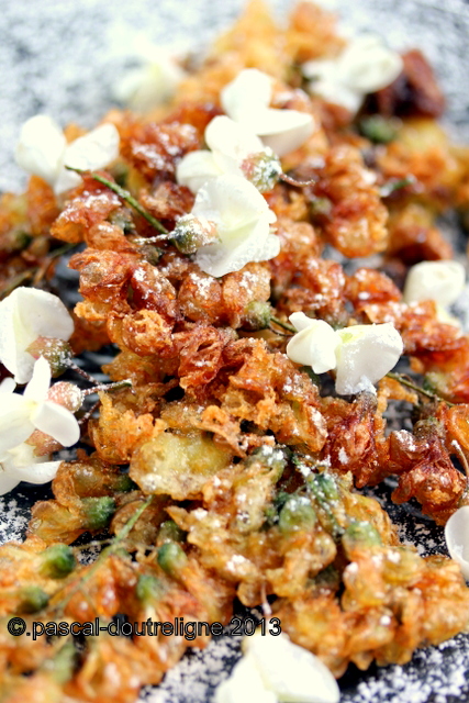 tempura de fleurs d`acacia
